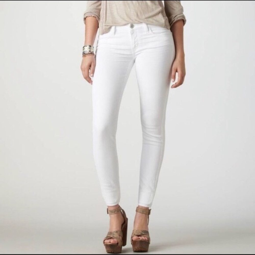 White American Eagle Jeans/Jeggings Super Stretch